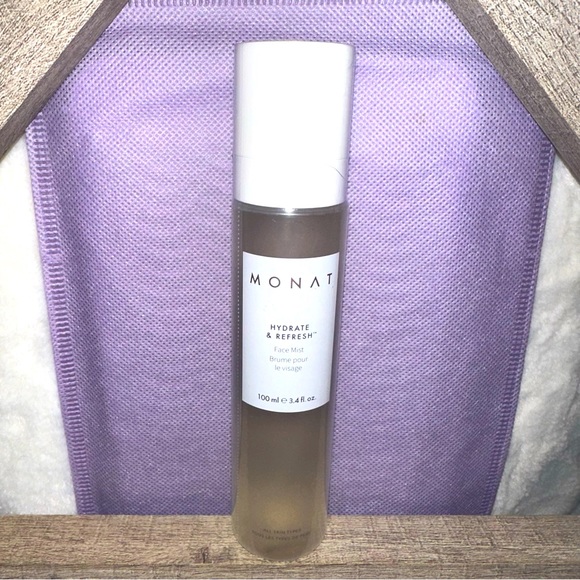 Monat Hydrate and Refresh Face Mist Primer & Setting Hydrating Spray - Picture 4 of 5